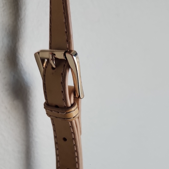 Tommy Bahama Black and Tan Crossbody Bag 100 Percent Leather - Picture 16 of 16